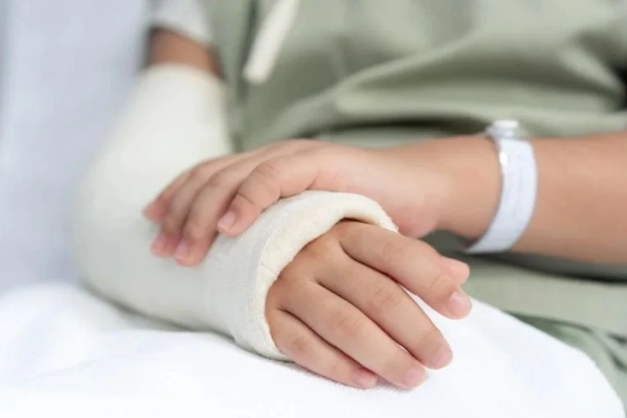 مراقبت بعد از بازکردن گچ دست