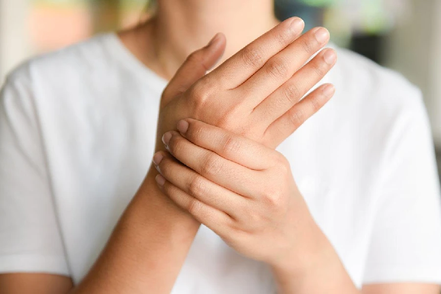 چرا مراقبت بعد از باز کردن گچ دست مهم است